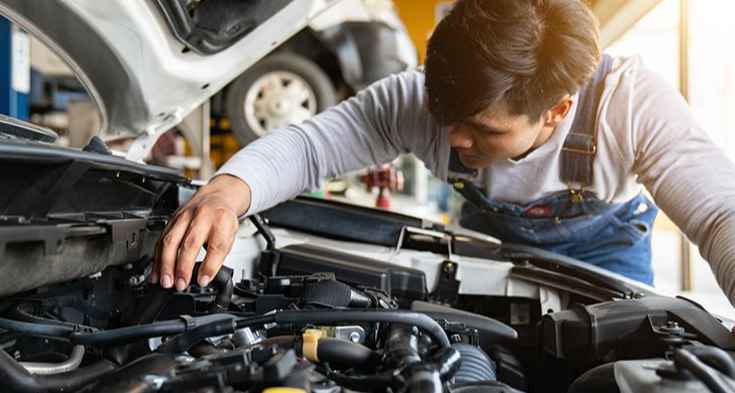 servis sistem bahan bakar pada mobil